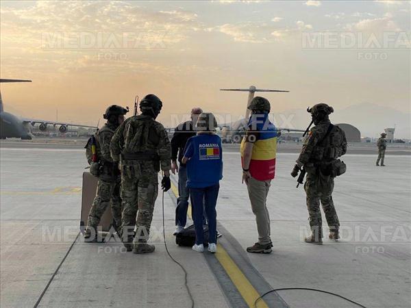 O aeronava C-130 Hercules a Fortelor Aeriene Romane a aterizat in cursul nop?ii de miercuri, 18 august 2021, pe aeroportul international din Kabul si a evacuat... Foto: Mediafax.