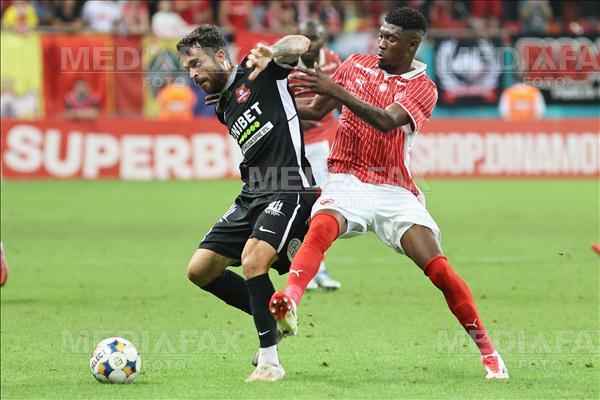 Meciul de fotbal dintre Dinamo si Hermannstadt, din etapa a 8-a a Superligii, disputat pe stadionul Arcul de Triumf din Bucuresti, sambata, 30 august Foto: George Fluster.